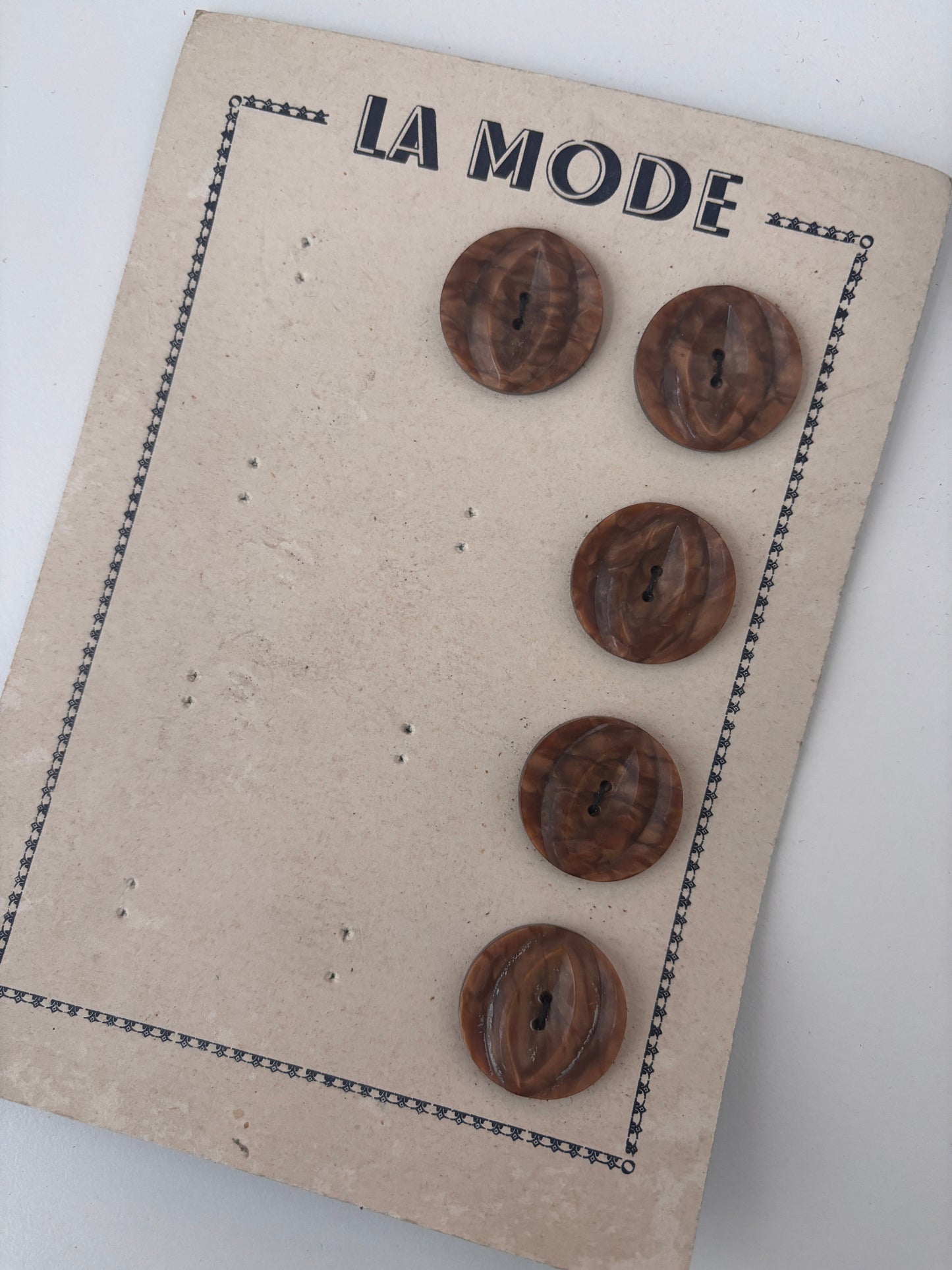 La Mode buttons (brown - 26 mm)