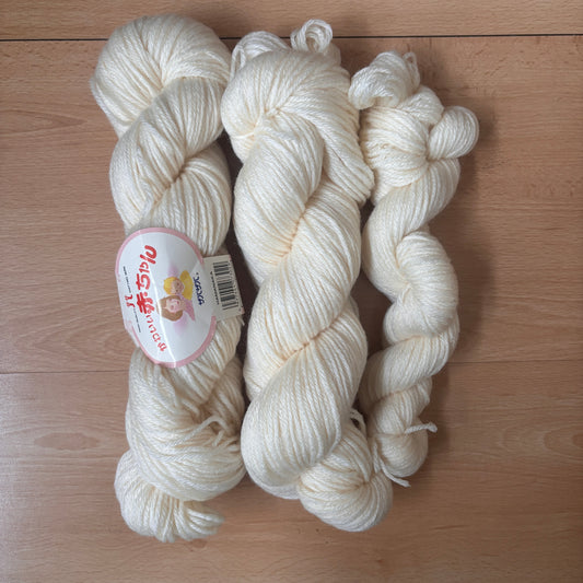 Cute baby (かわいい赤ちゃん) Japanese yarn (200 grams)