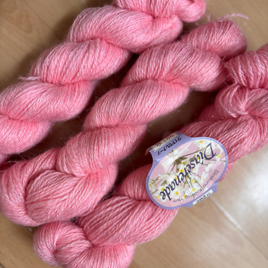 Díaserenade (ダイヤセレナーデ) Japanese yarn (225 grams)