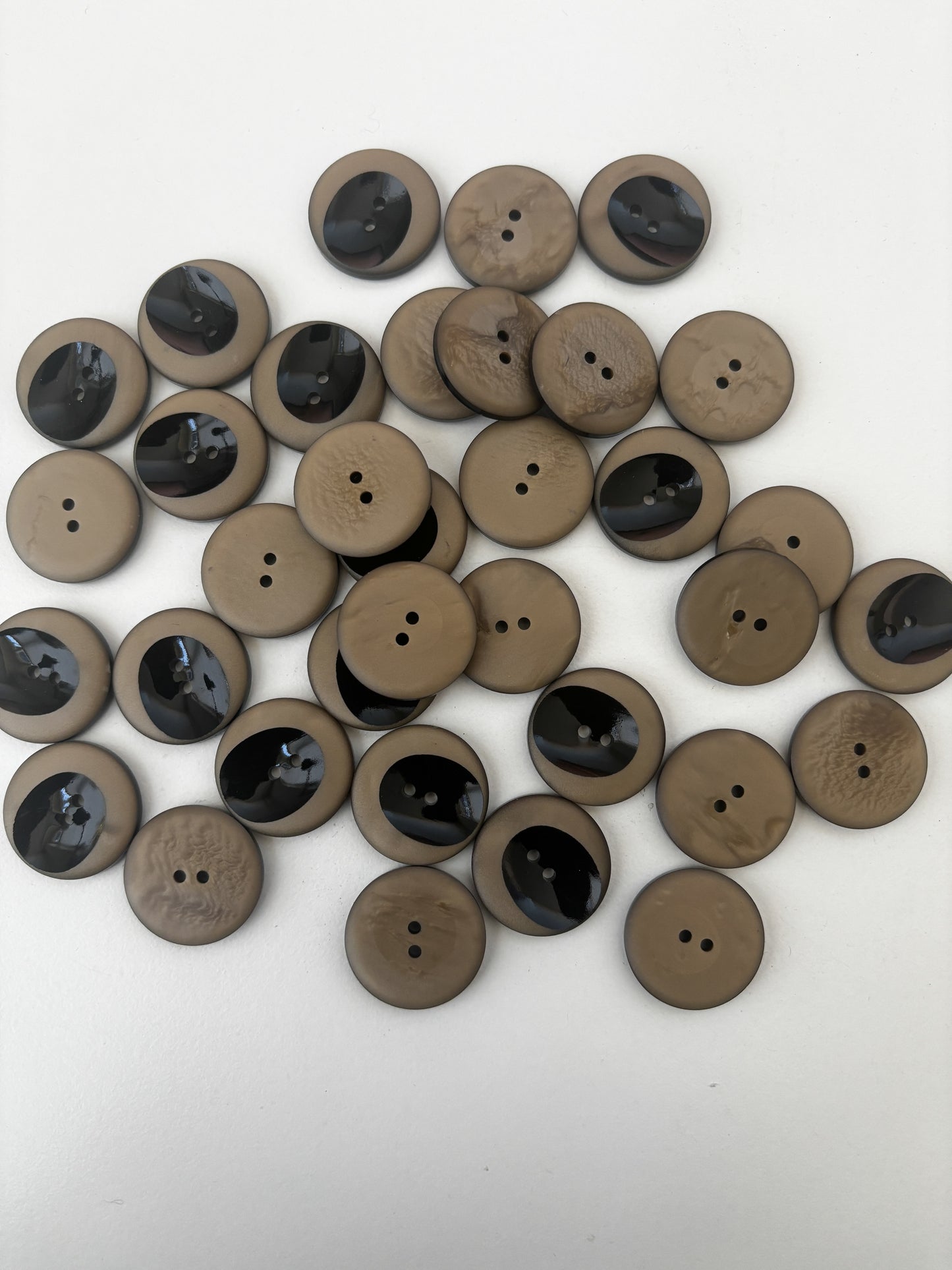 BBO buttons (brown/black - 22 mm)