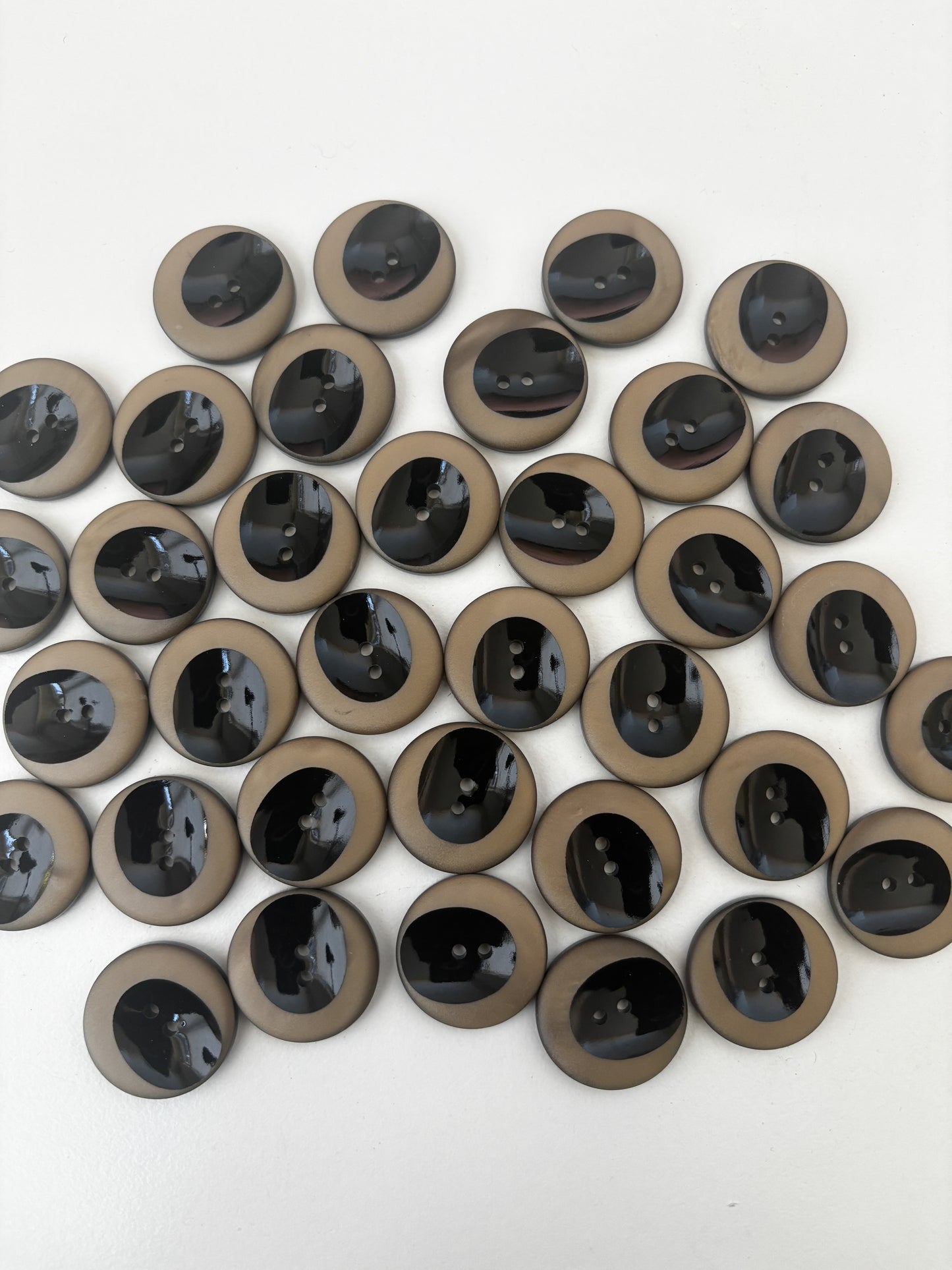 BBO buttons (brown/black - 22 mm)